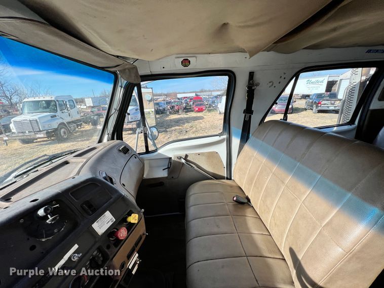 image for item ID9631 2000 Sterling L7500  Crew Cab utility / service truck