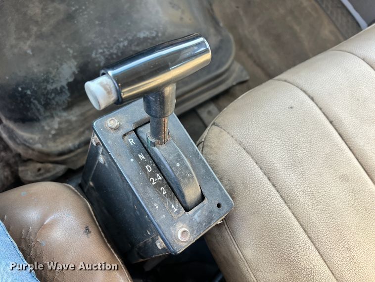 image for item ID9631 2000 Sterling L7500  Crew Cab utility / service truck