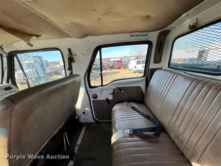 image for item ID9631 2000 Sterling L7500  Crew Cab utility / service truck