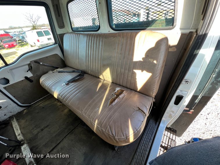 image for item ID9631 2000 Sterling L7500  Crew Cab utility / service truck