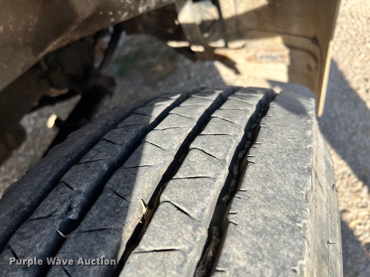 image for item ID9631 2000 Sterling L7500  Crew Cab utility / service truck