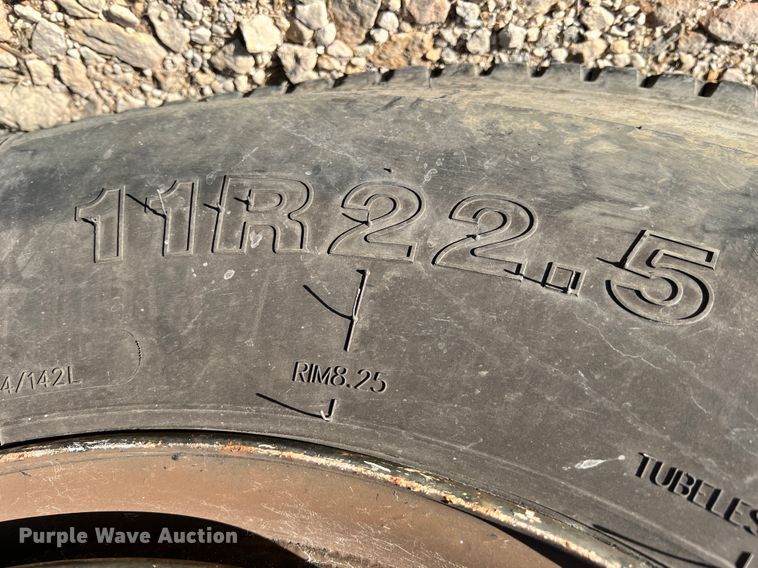 image for item ID9631 2000 Sterling L7500  Crew Cab utility / service truck