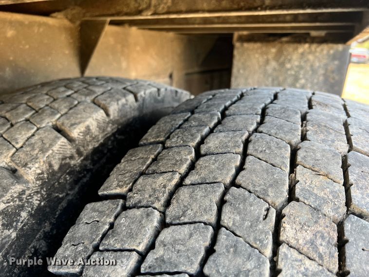 image for item ID9631 2000 Sterling L7500  Crew Cab utility / service truck