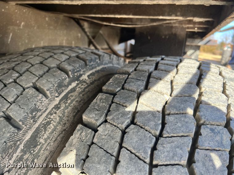 image for item ID9631 2000 Sterling L7500  Crew Cab utility / service truck