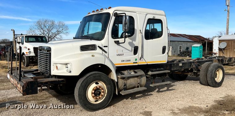 image for item ID9632 2006 Freightliner Business Class M2  Crew Cab truck cab and chassis