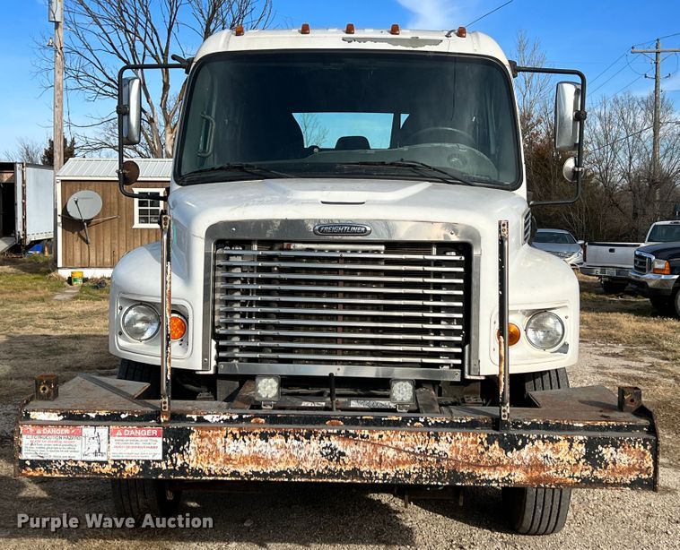 image for item ID9632 2006 Freightliner Business Class M2  Crew Cab truck cab and chassis