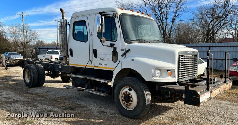 image for item ID9632 2006 Freightliner Business Class M2  Crew Cab truck cab and chassis