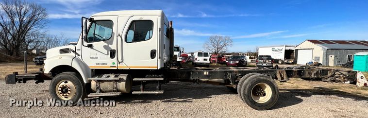 image for item ID9632 2006 Freightliner Business Class M2  Crew Cab truck cab and chassis