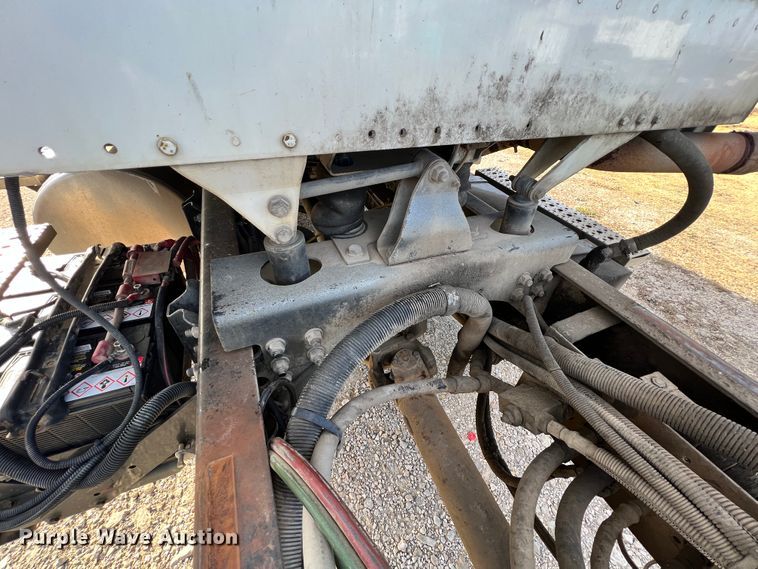 image for item ID9632 2006 Freightliner Business Class M2  Crew Cab truck cab and chassis