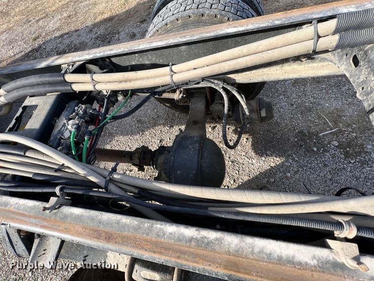 image for item ID9632 2006 Freightliner Business Class M2  Crew Cab truck cab and chassis