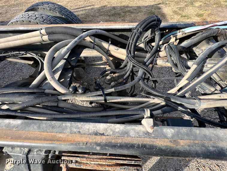 image for item ID9632 2006 Freightliner Business Class M2  Crew Cab truck cab and chassis