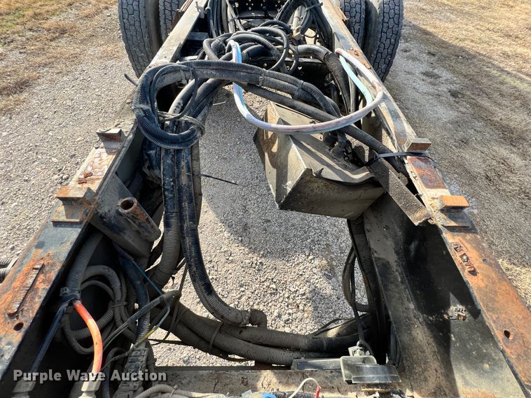 image for item ID9632 2006 Freightliner Business Class M2  Crew Cab truck cab and chassis