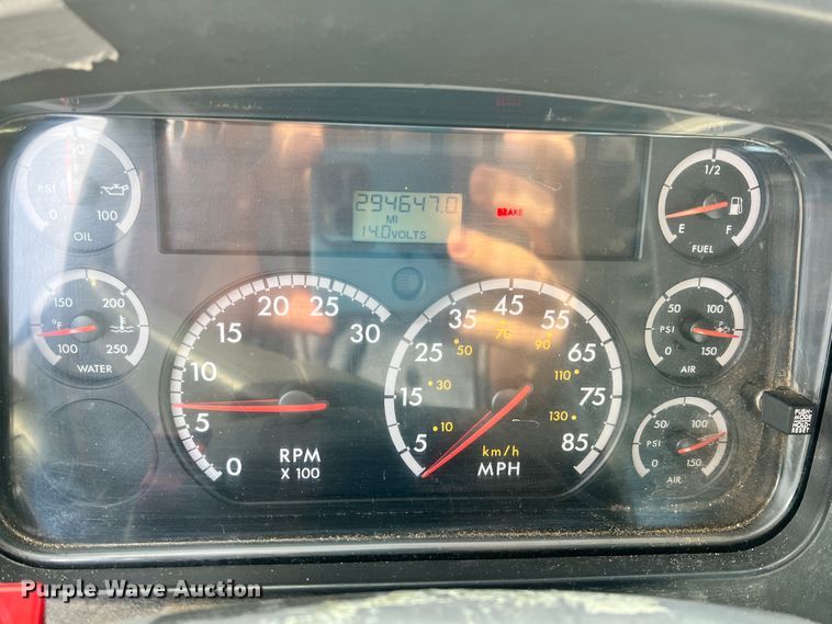 image for item ID9632 2006 Freightliner Business Class M2  Crew Cab truck cab and chassis