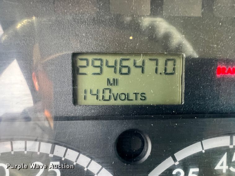 image for item ID9632 2006 Freightliner Business Class M2  Crew Cab truck cab and chassis