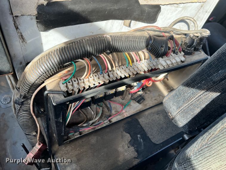 image for item ID9632 2006 Freightliner Business Class M2  Crew Cab truck cab and chassis