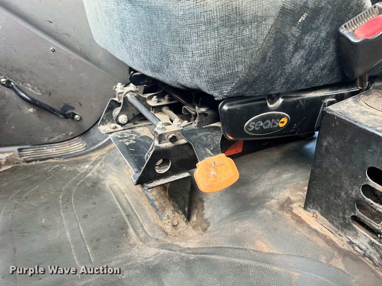 image for item ID9632 2006 Freightliner Business Class M2  Crew Cab truck cab and chassis