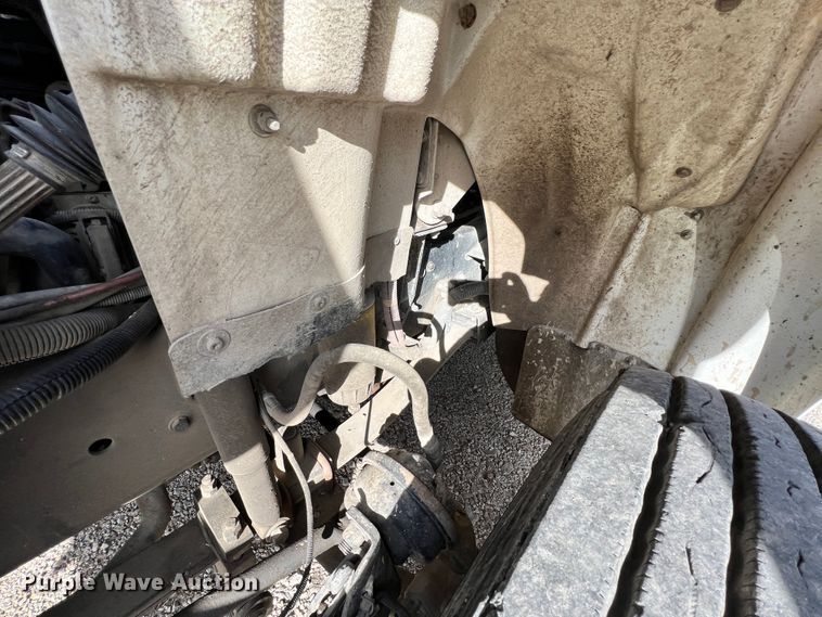 image for item ID9632 2006 Freightliner Business Class M2  Crew Cab truck cab and chassis