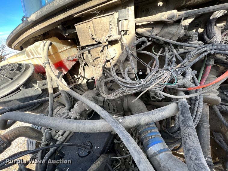 image for item ID9632 2006 Freightliner Business Class M2  Crew Cab truck cab and chassis