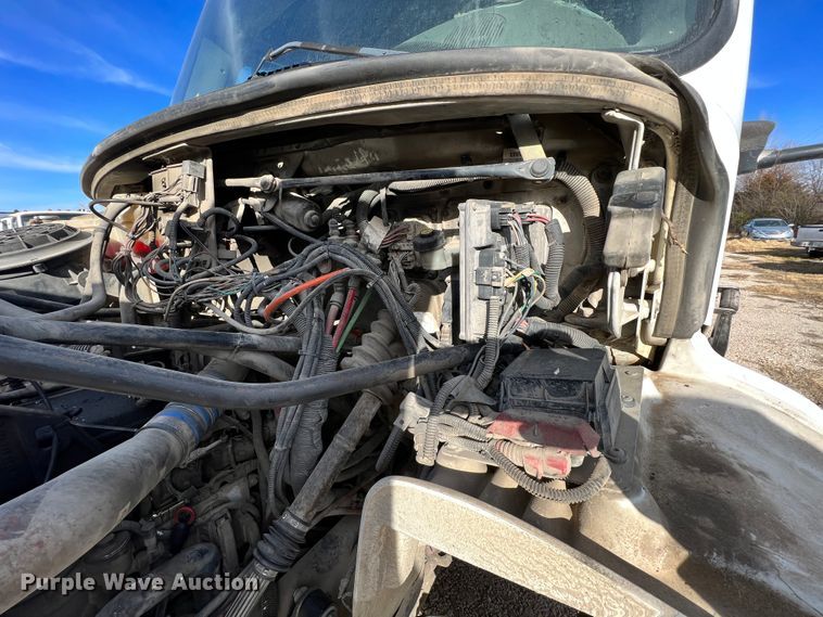 image for item ID9632 2006 Freightliner Business Class M2  Crew Cab truck cab and chassis