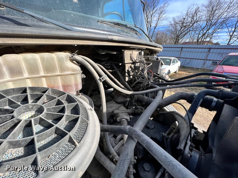 image for item ID9632 2006 Freightliner Business Class M2  Crew Cab truck cab and chassis