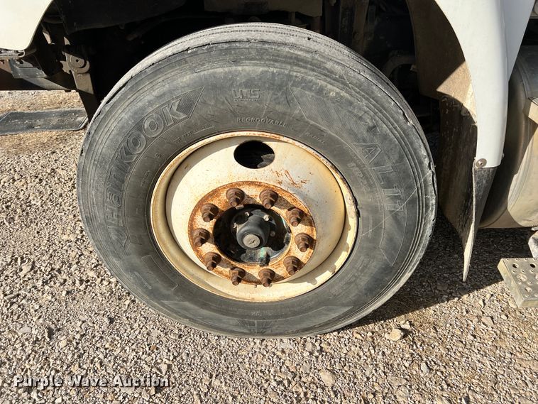 image for item ID9632 2006 Freightliner Business Class M2  Crew Cab truck cab and chassis