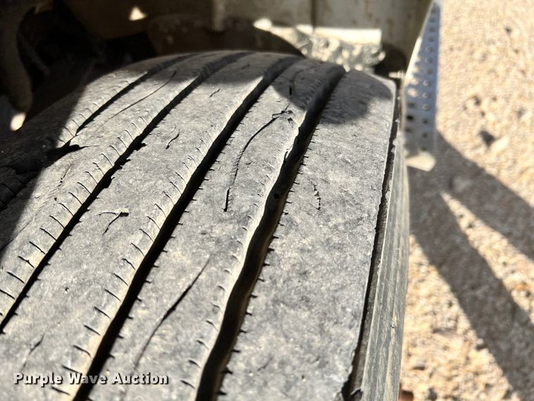 image for item ID9632 2006 Freightliner Business Class M2  Crew Cab truck cab and chassis