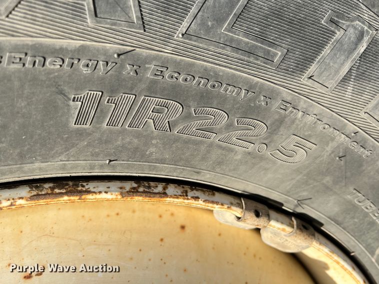 image for item ID9632 2006 Freightliner Business Class M2  Crew Cab truck cab and chassis