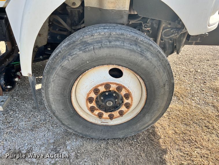 image for item ID9632 2006 Freightliner Business Class M2  Crew Cab truck cab and chassis