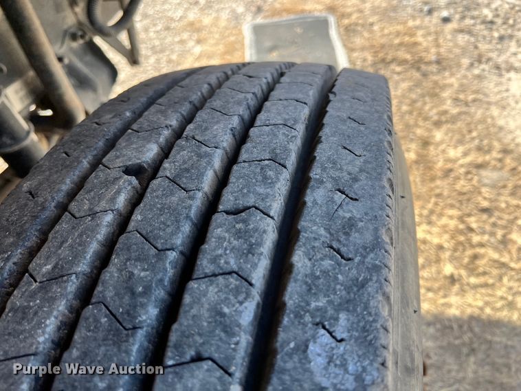 image for item ID9632 2006 Freightliner Business Class M2  Crew Cab truck cab and chassis