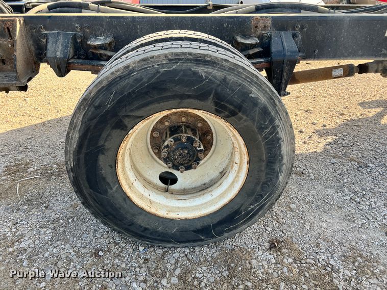 image for item ID9632 2006 Freightliner Business Class M2  Crew Cab truck cab and chassis