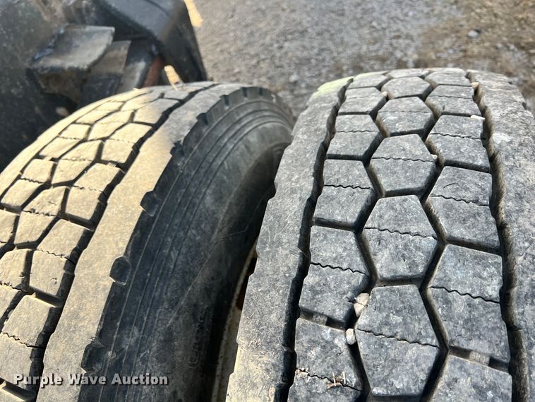 image for item ID9632 2006 Freightliner Business Class M2  Crew Cab truck cab and chassis