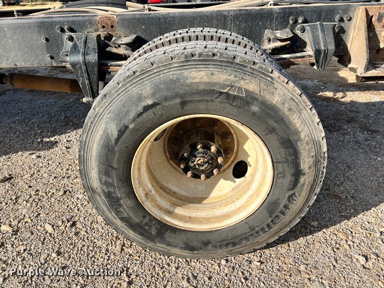 image for item ID9632 2006 Freightliner Business Class M2  Crew Cab truck cab and chassis