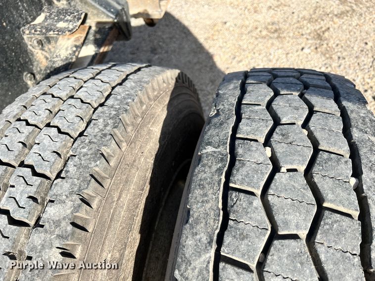 image for item ID9632 2006 Freightliner Business Class M2  Crew Cab truck cab and chassis