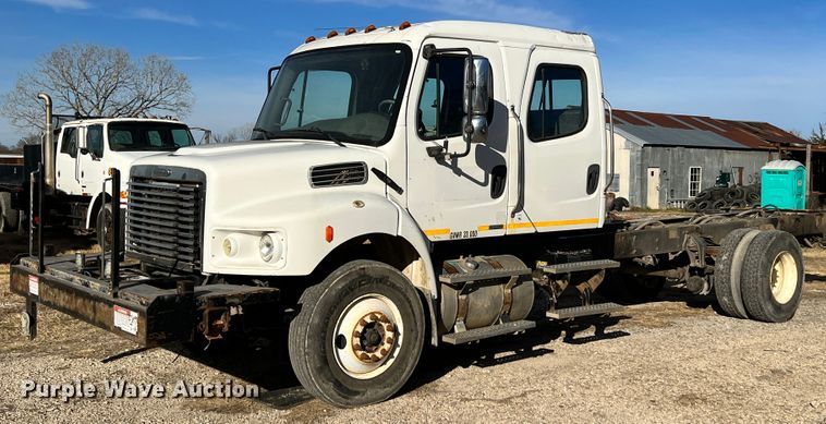 image for item ID9633 2006 Freightliner Business Class M2  Crew Cab truck cab and chassis