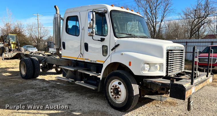 image for item ID9633 2006 Freightliner Business Class M2  Crew Cab truck cab and chassis