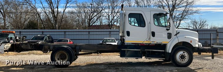 image for item ID9633 2006 Freightliner Business Class M2  Crew Cab truck cab and chassis