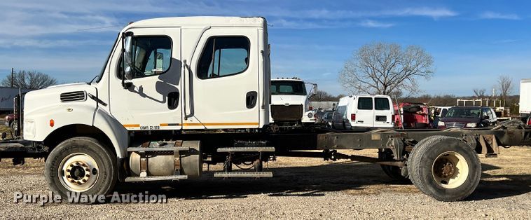 image for item ID9633 2006 Freightliner Business Class M2  Crew Cab truck cab and chassis