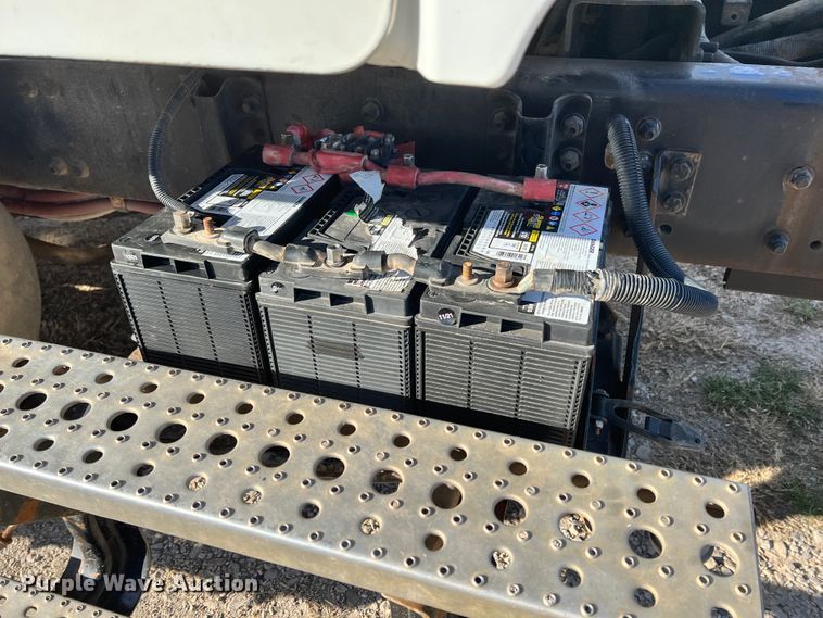 image for item ID9633 2006 Freightliner Business Class M2  Crew Cab truck cab and chassis