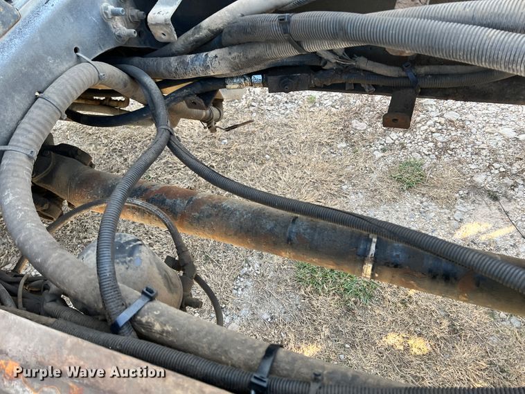 image for item ID9633 2006 Freightliner Business Class M2  Crew Cab truck cab and chassis