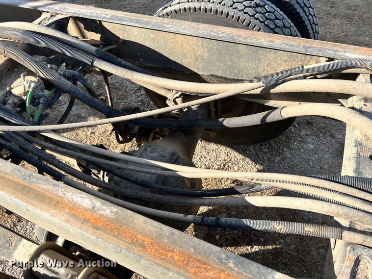 image for item ID9633 2006 Freightliner Business Class M2  Crew Cab truck cab and chassis