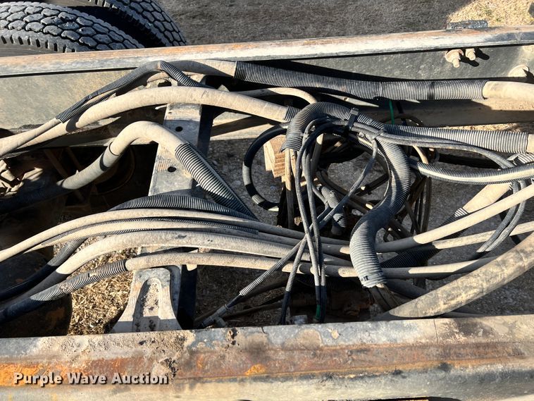 image for item ID9633 2006 Freightliner Business Class M2  Crew Cab truck cab and chassis