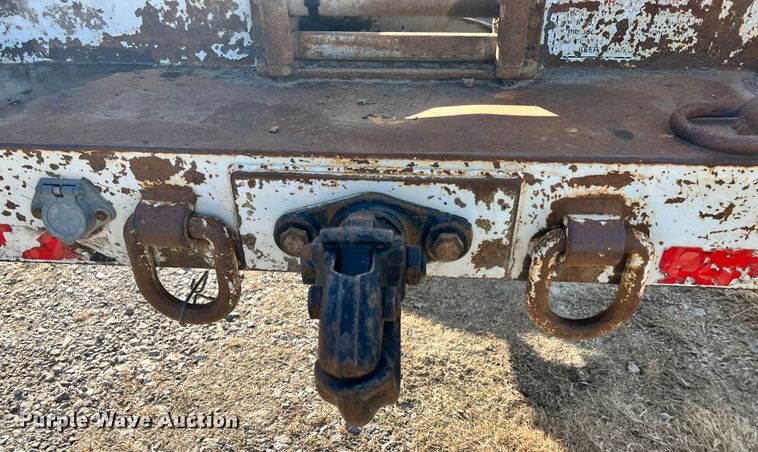 image for item ID9633 2006 Freightliner Business Class M2  Crew Cab truck cab and chassis