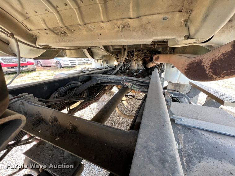 image for item ID9633 2006 Freightliner Business Class M2  Crew Cab truck cab and chassis