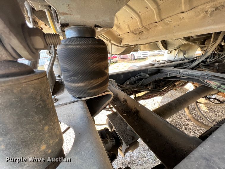 image for item ID9633 2006 Freightliner Business Class M2  Crew Cab truck cab and chassis