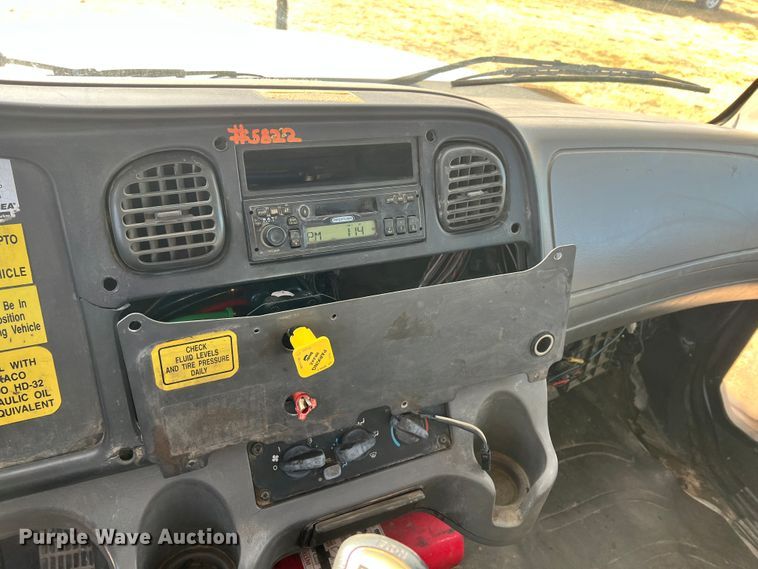 image for item ID9633 2006 Freightliner Business Class M2  Crew Cab truck cab and chassis