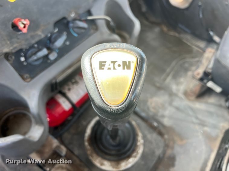 image for item ID9633 2006 Freightliner Business Class M2  Crew Cab truck cab and chassis