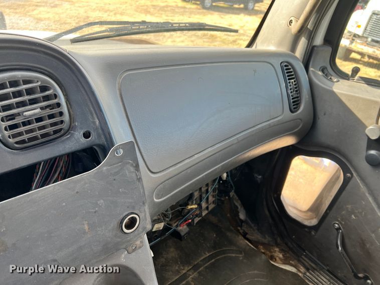 image for item ID9633 2006 Freightliner Business Class M2  Crew Cab truck cab and chassis