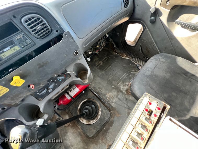 image for item ID9633 2006 Freightliner Business Class M2  Crew Cab truck cab and chassis