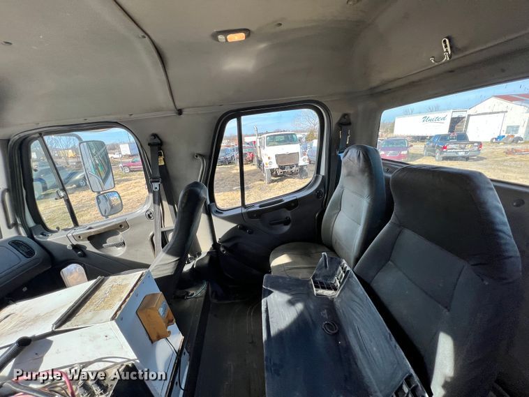 image for item ID9633 2006 Freightliner Business Class M2  Crew Cab truck cab and chassis