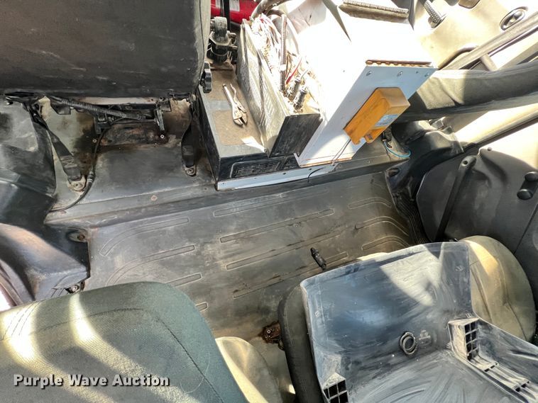 image for item ID9633 2006 Freightliner Business Class M2  Crew Cab truck cab and chassis